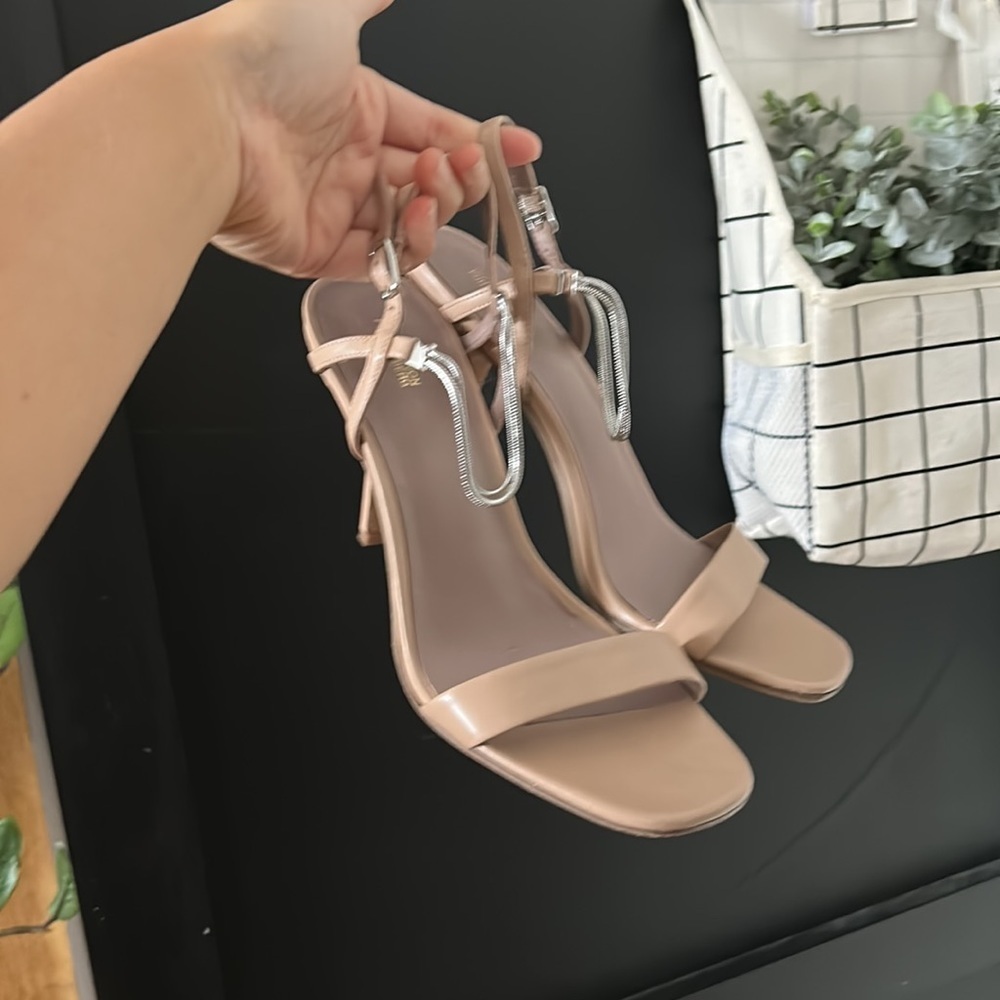 Diane Von Furstenberg Frankie Leather Sandal Heels with‎ Chain. Size 37/7